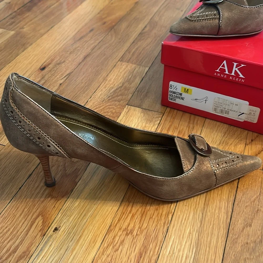 Bronze Pumps